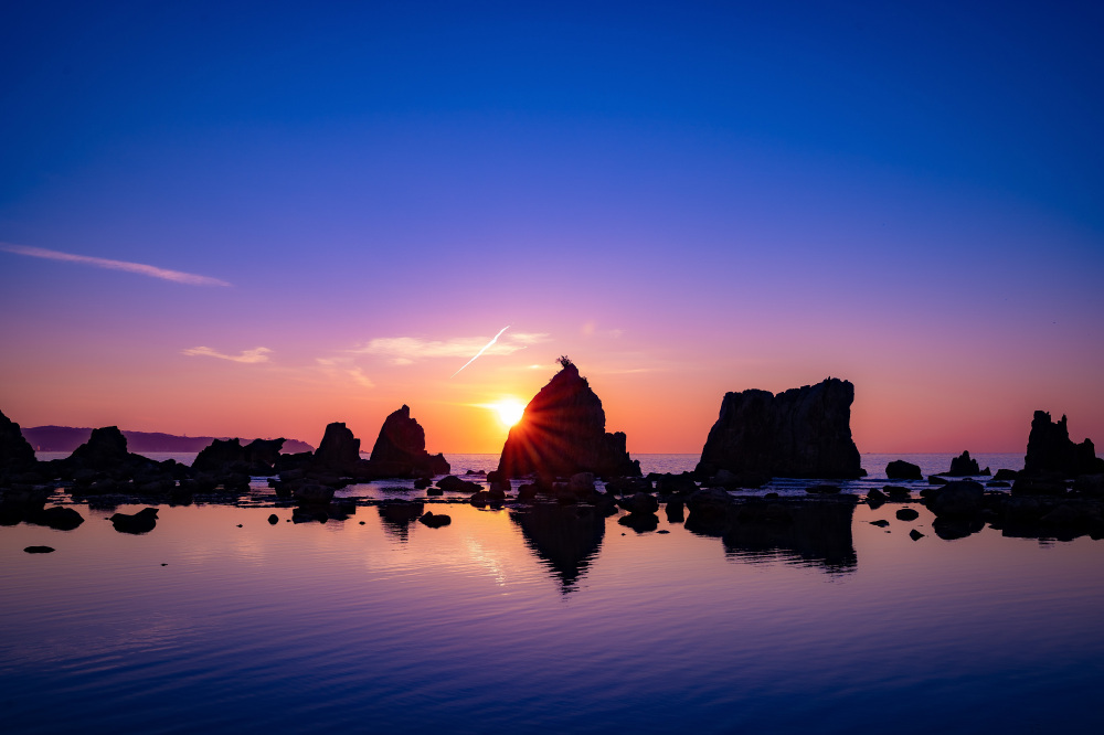 Hashigui-iwa Rock: A Kushimoto Scenic Spot at the Southern Tip of Honshu
