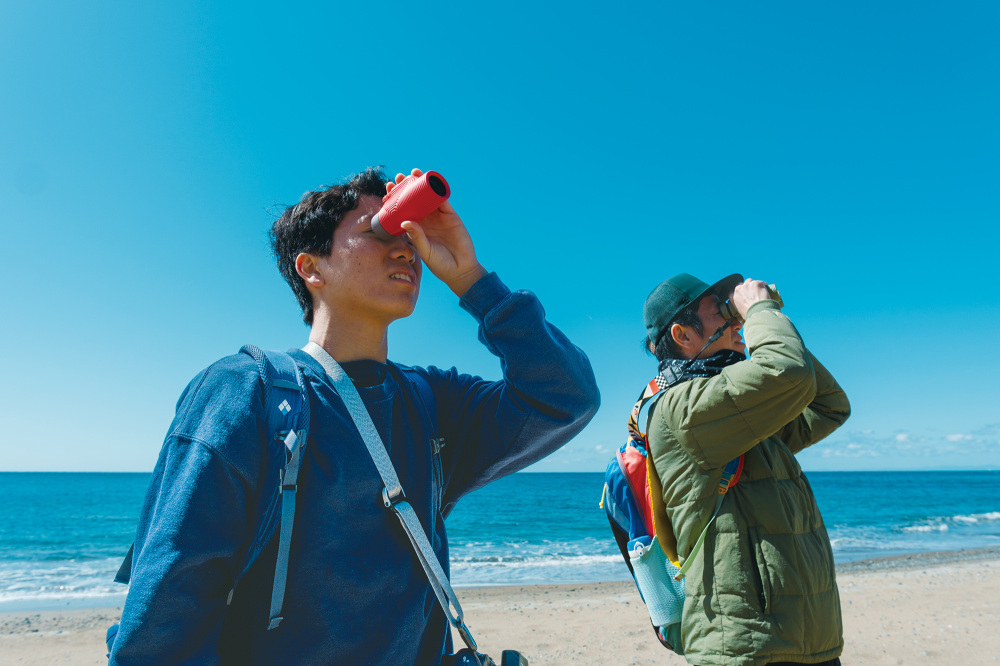 Our guides are father and son Sakai Takafumi and Hajime. Birdwatching as a parent-child duo, hard not to be jealous.