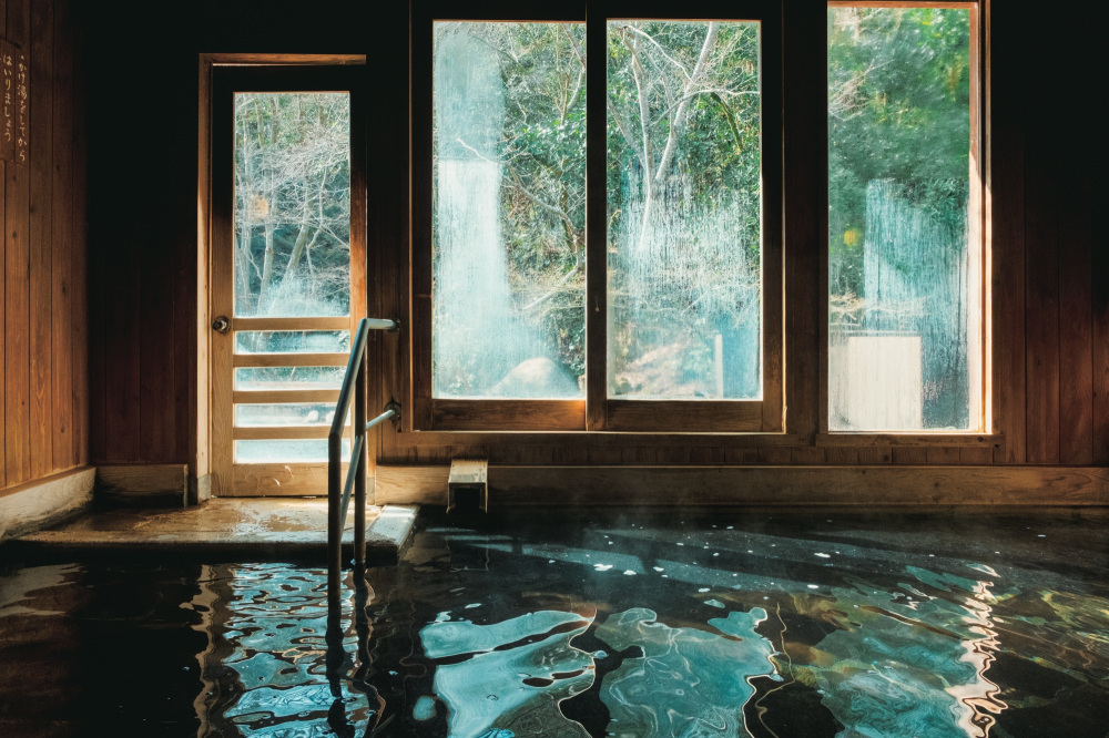 ven among Shirahama’s historic hot springs, the quality of this water stands out.
