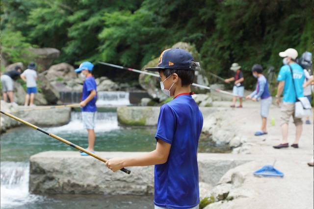 River fishing (amago salmon, ayu sweetfish) and catching by hand