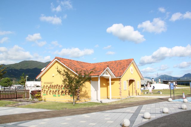 腹地內的波波繪本館（繪本圖書館）